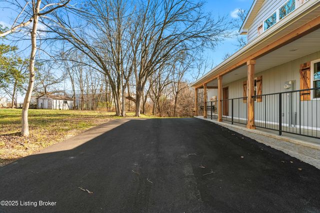 829 Old State Rd, Brandenburg, KY 40108