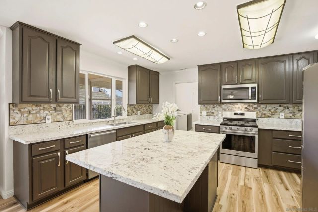 28221 Stonington Way, Escondido, CA 92026