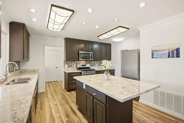 28221 Stonington Way, Escondido, CA 92026