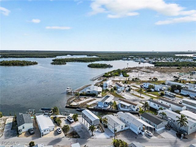 69 Emily LN, Fort Myers Beach, FL 33931