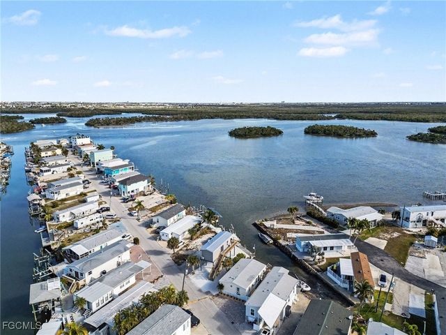 69 Emily LN, Fort Myers Beach, FL 33931