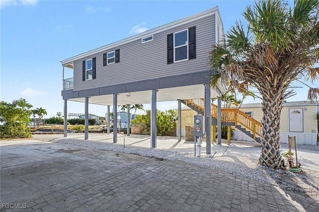 69 Emily LN, Fort Myers Beach, FL 33931