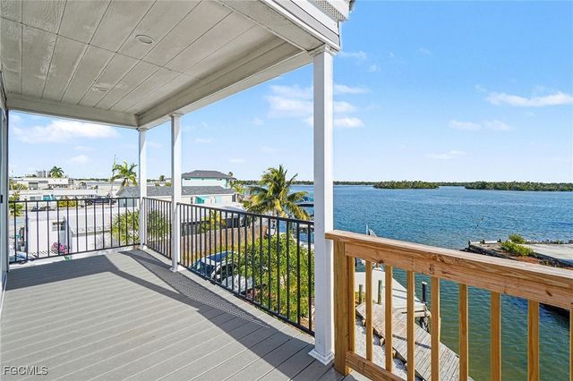 69 Emily LN, Fort Myers Beach, FL 33931