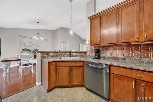 5 Remington Place, Troy, MO 63379