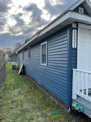 1221 Pearl Street, Benton Harbor, MI 49022