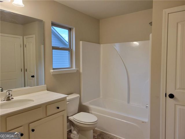 1066 Lakeview Oaks Court 18-B, Grayson, GA 30017
