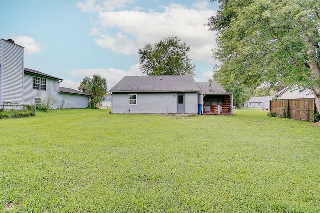 1073 Laura Drive, Greenwood, IN 46143