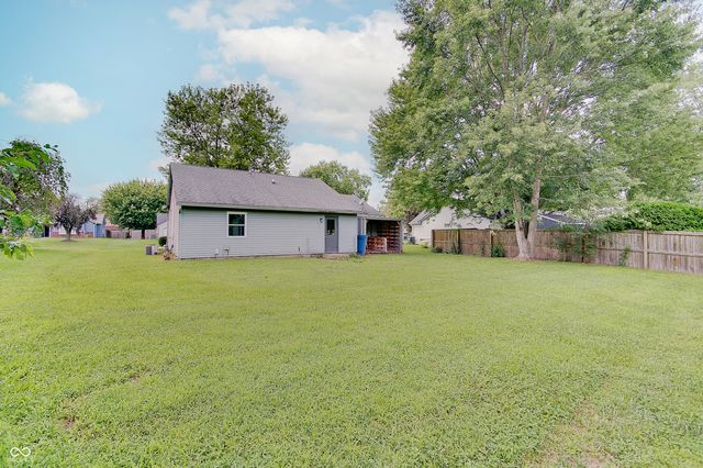 1073 Laura Drive, Greenwood, IN 46143