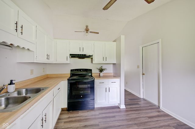 1073 Laura Drive, Greenwood, IN 46143