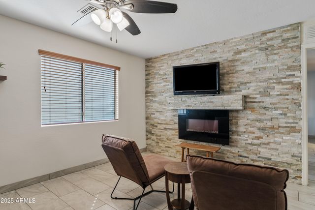 43935 W SAGEBRUSH Trail, Maricopa, AZ 85138