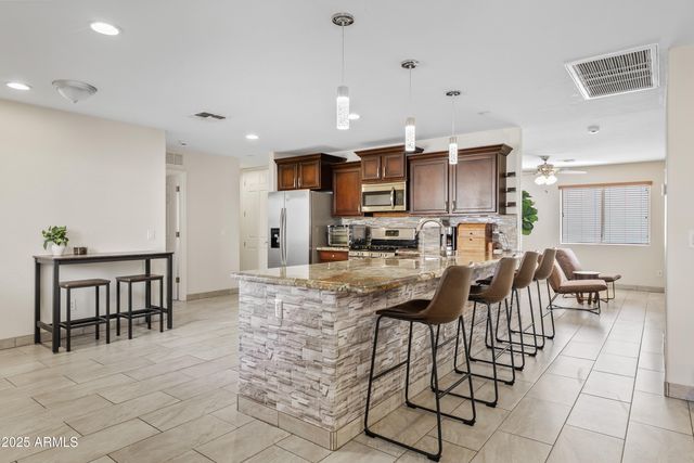 43935 W SAGEBRUSH Trail, Maricopa, AZ 85138