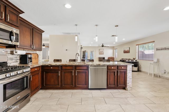 43935 W SAGEBRUSH Trail, Maricopa, AZ 85138