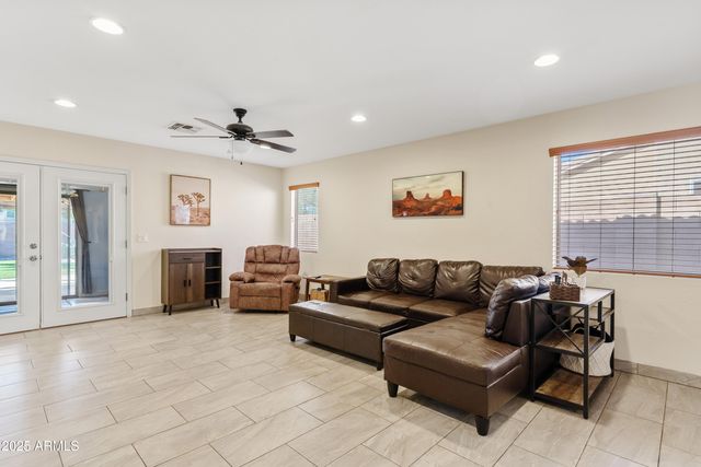 43935 W SAGEBRUSH Trail, Maricopa, AZ 85138