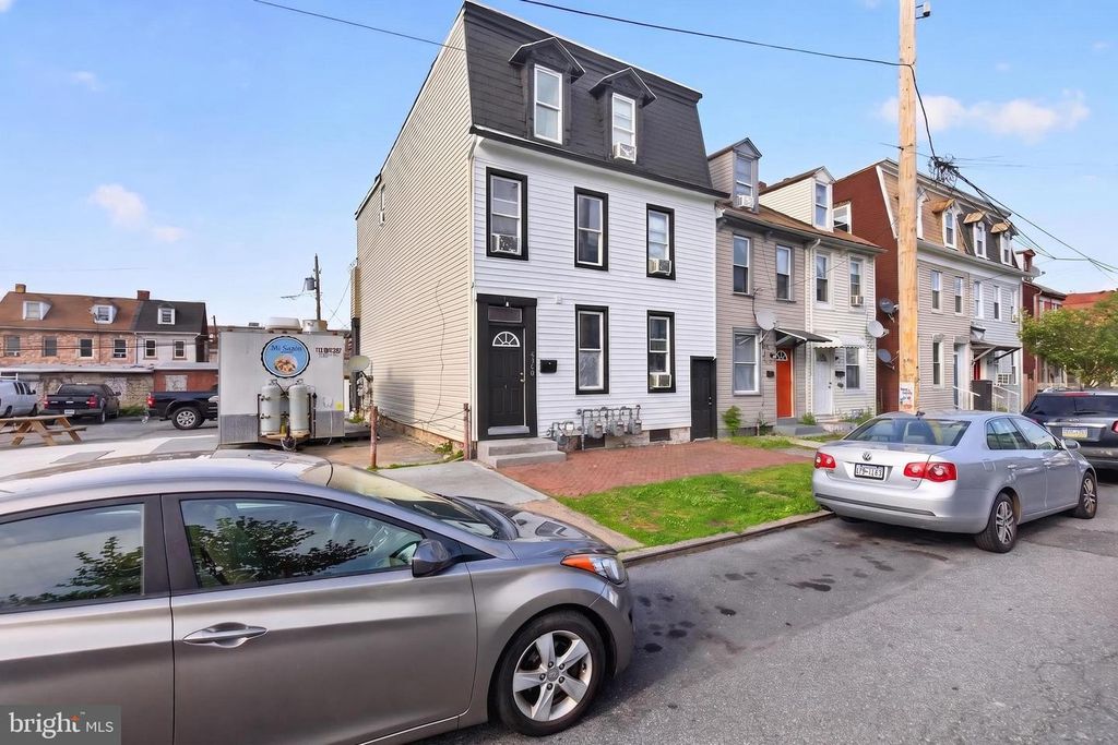 1348 VERNON ST, Harrisburg, PA 17104