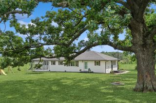 558 E 427th Road, Bolivar, MO 65613