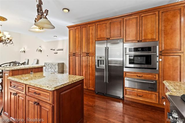 2115 Aldwin Drive, West Bloomfield, MI 48324