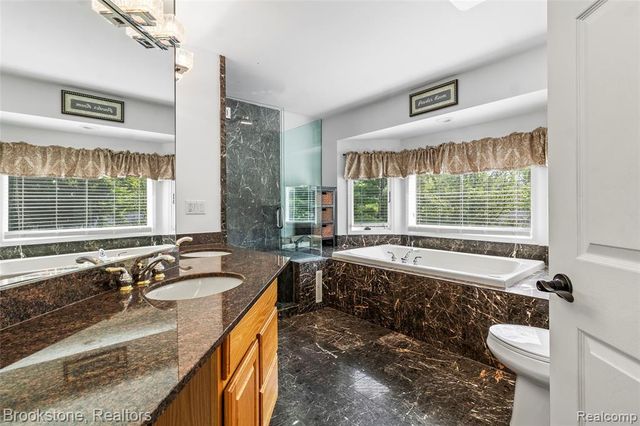2115 Aldwin Drive, West Bloomfield, MI 48324