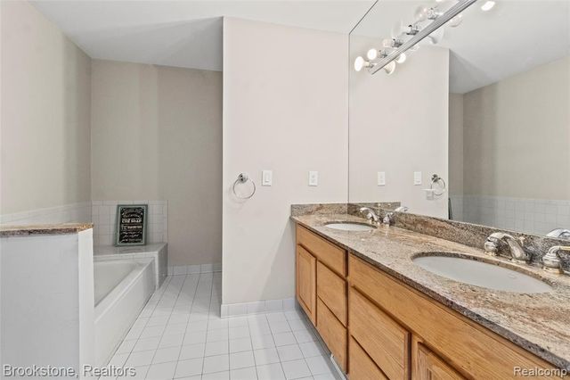 2115 Aldwin Drive, West Bloomfield, MI 48324