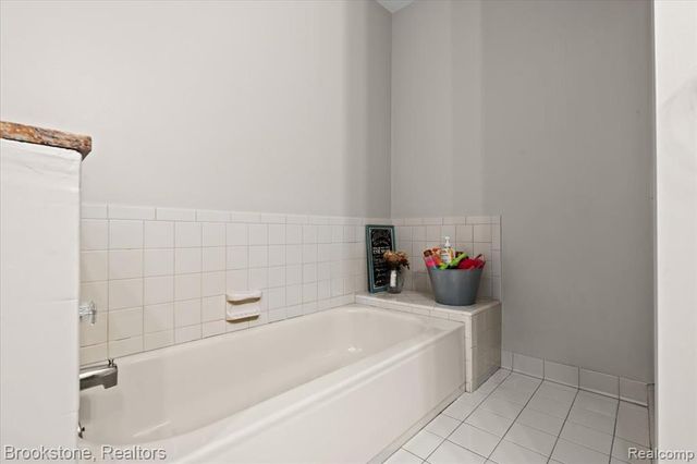 2115 Aldwin Drive, West Bloomfield, MI 48324