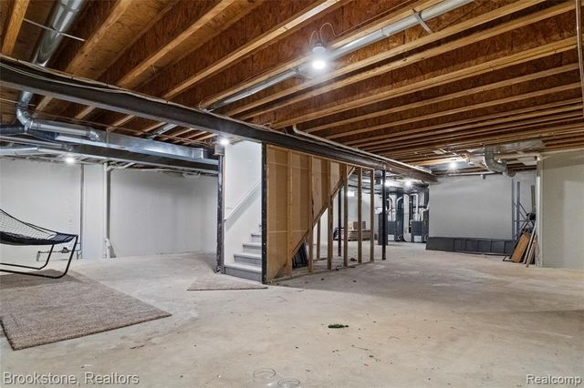 2115 Aldwin Drive, West Bloomfield, MI 48324