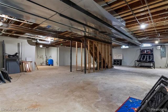 2115 Aldwin Drive, West Bloomfield, MI 48324