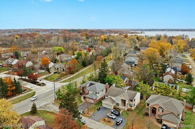 2115 Aldwin Drive, West Bloomfield, MI 48324