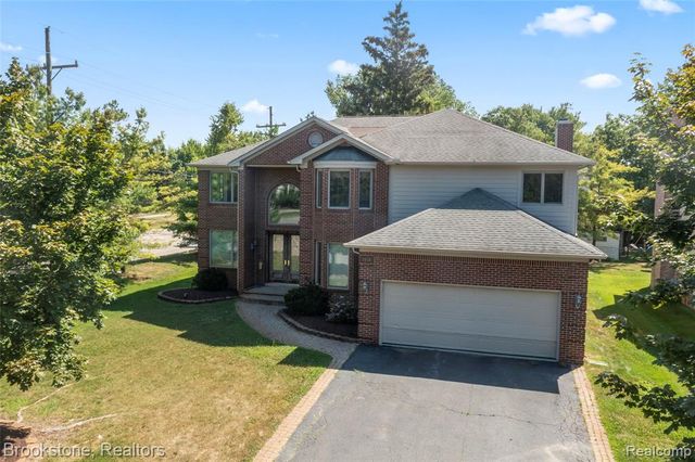 2115 Aldwin Drive, West Bloomfield, MI 48324