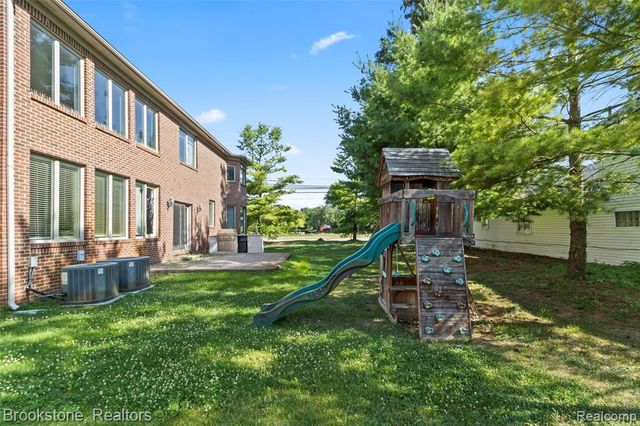 2115 Aldwin Drive, West Bloomfield, MI 48324