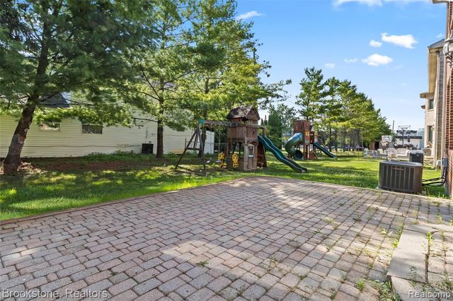 2115 Aldwin Drive, West Bloomfield, MI 48324