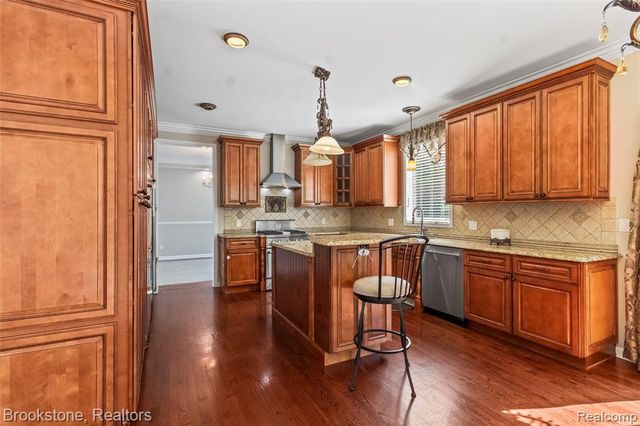 2115 Aldwin Drive, West Bloomfield, MI 48324