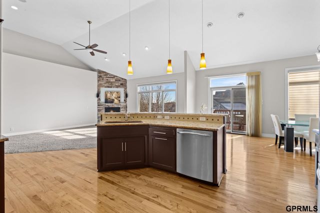 17055 Corby Street, Omaha, NE 68116