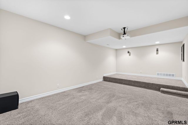 17055 Corby Street, Omaha, NE 68116