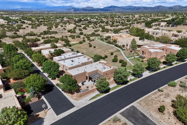2 Blue Hill, Santa Fe, NM 87508