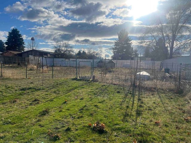 18316 E BRIDGEPORT Ave, Otis Orchards, WA 99216