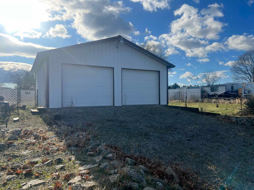 18316 E BRIDGEPORT Ave, Otis Orchards, WA 99216