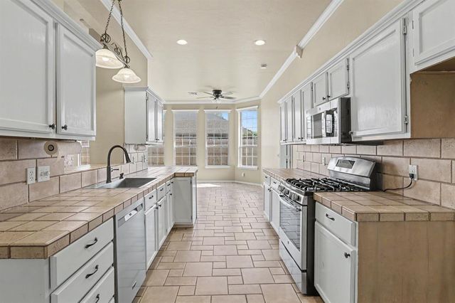 1832 Camden Way, Edmond, OK 73013