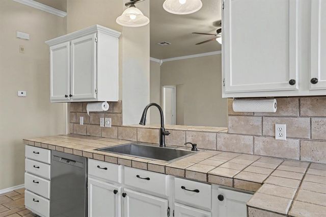 1832 Camden Way, Edmond, OK 73013