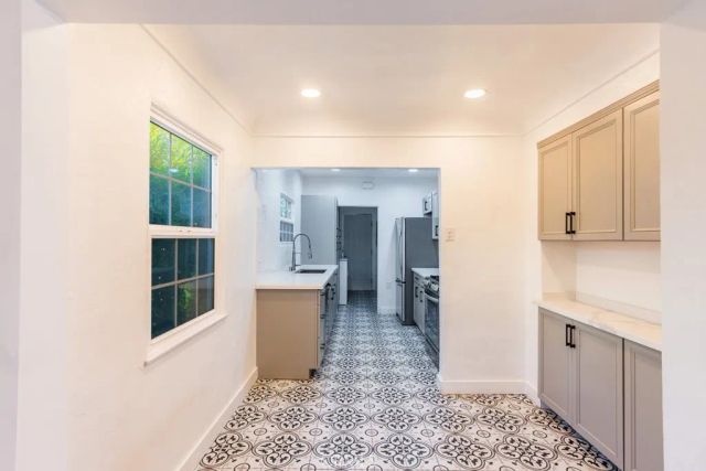 130 S Harper, Los Angeles, CA 90048