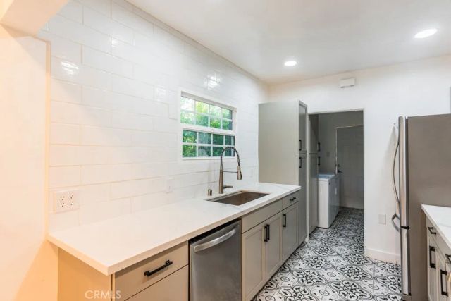 130 S Harper, Los Angeles, CA 90048