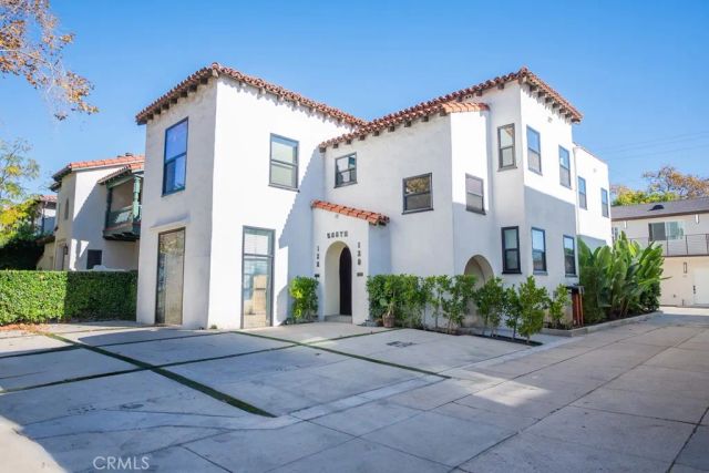 130 S Harper, Los Angeles, CA 90048