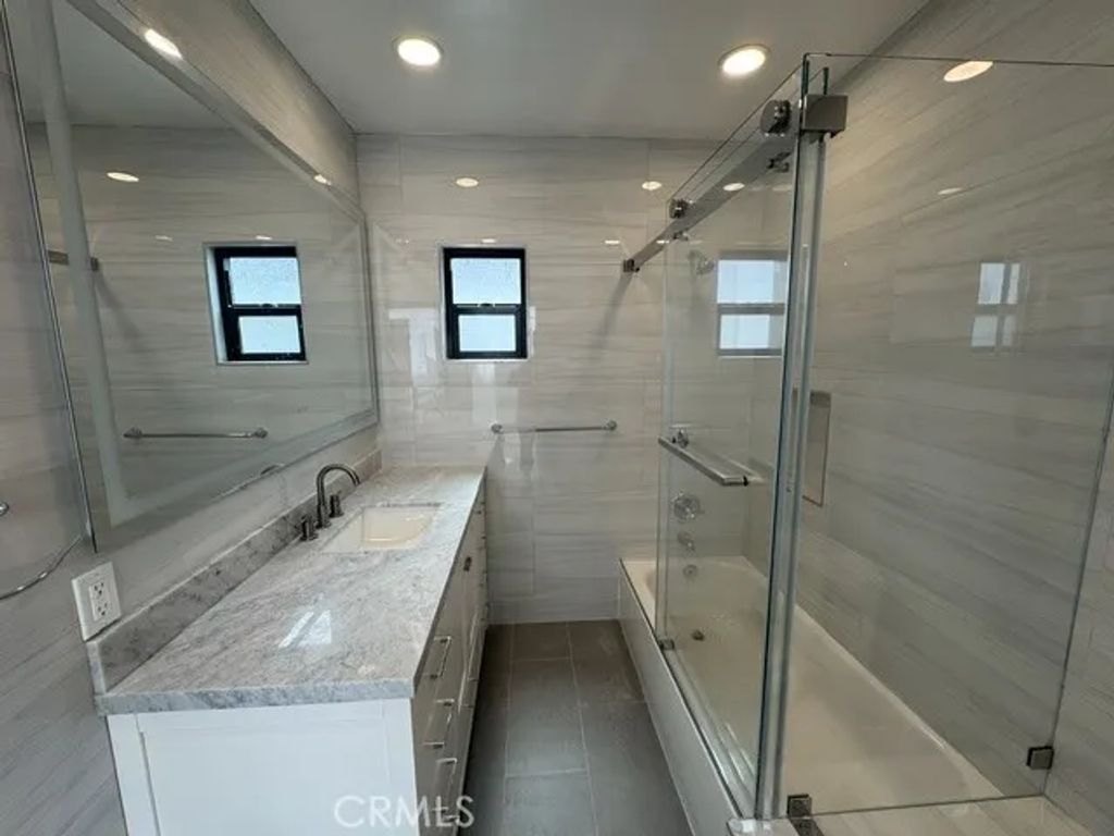 130 S Harper, Los Angeles, CA 90048