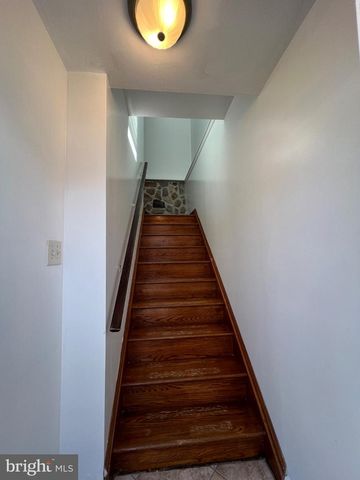 1102 3RD ST, Essington, PA 19029