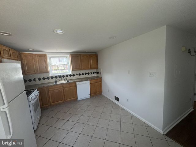 1102 3RD ST, Essington, PA 19029