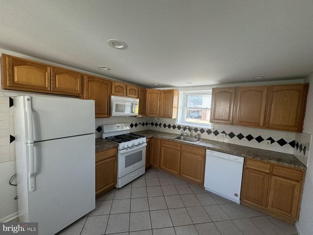 1102 3RD ST, Essington, PA 19029