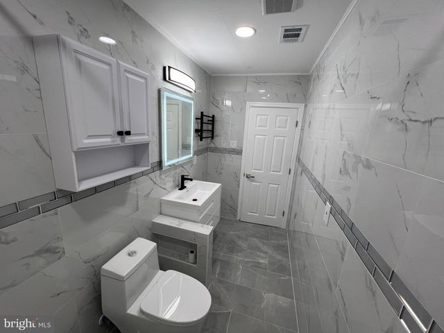 1102 3RD ST, Essington, PA 19029