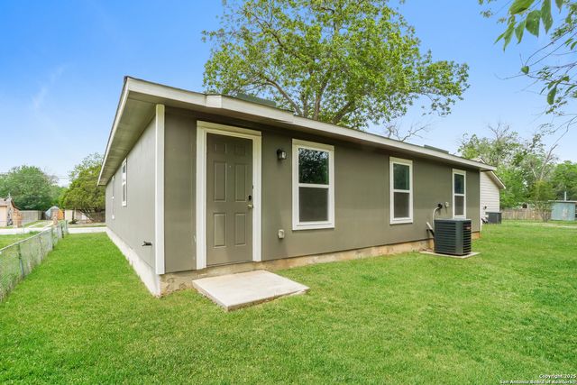 1331 Hidalgo, Seguin, TX 78155