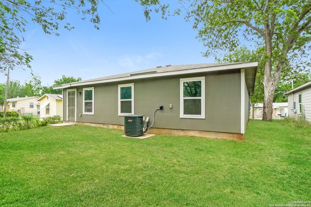 1331 Hidalgo, Seguin, TX 78155