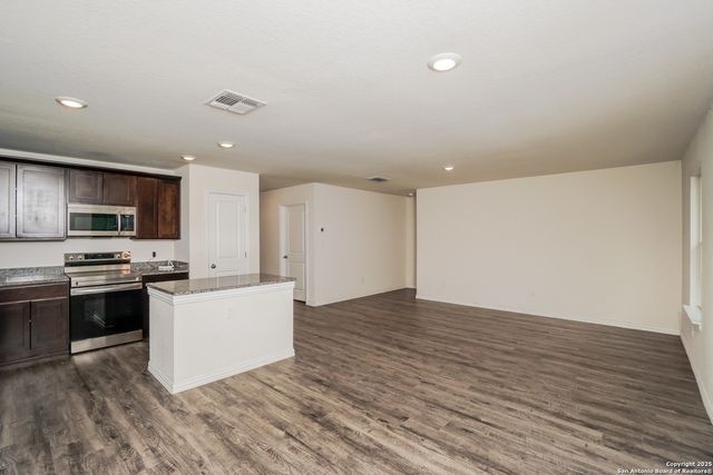 1331 Hidalgo, Seguin, TX 78155