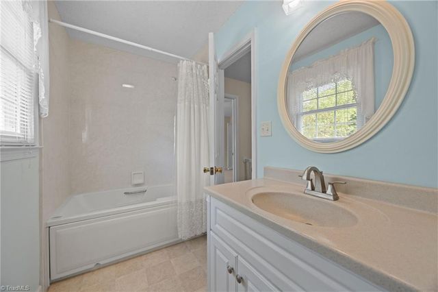 105 Quakerwood Drive, Archdale, NC 27263