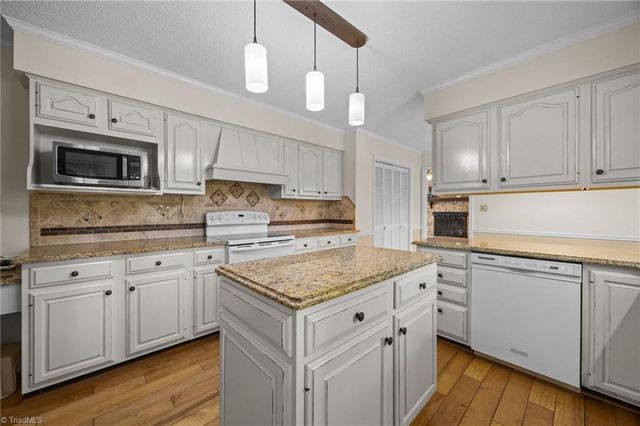105 Quakerwood Drive, Archdale, NC 27263